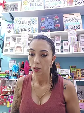 LunaZambrano online show from 06-18-26, 07:29