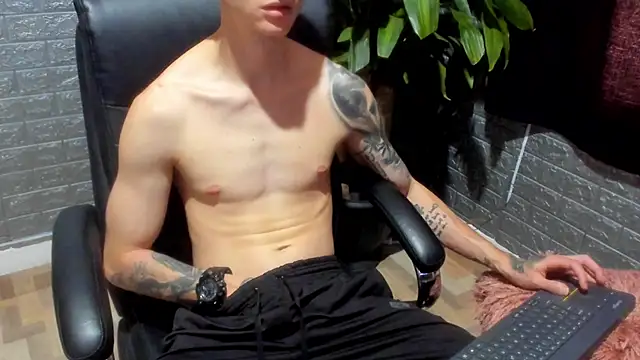 Snapshot of Dmtry6 chatting on 01-09-26, 06:42 Dmtry6 online show from 01-09-26, 06:42