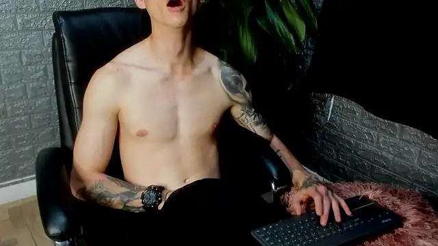 Snapshot of Dmtry6 chatting on 03-13-26, 11:00 Dmtry6 online show from 03-13-26, 11:00