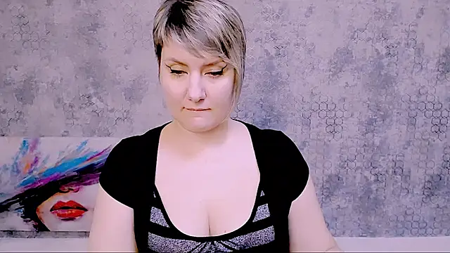 Snapshot of Djullia chatting on 01-28-25, 12:11 Djullia online show from 01-28-25, 12:11