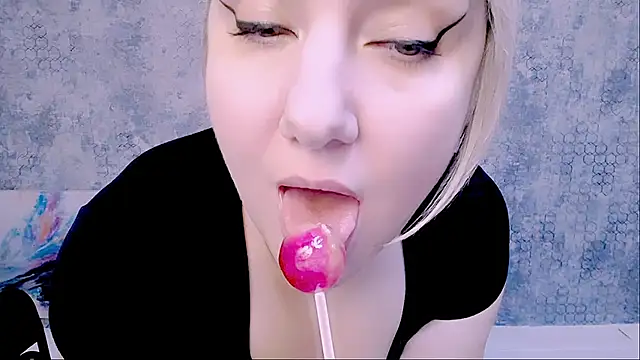 Snapshot of Djullia chatting on 02-06-25, 12:16 Djullia online show from 02-06-25, 12:16