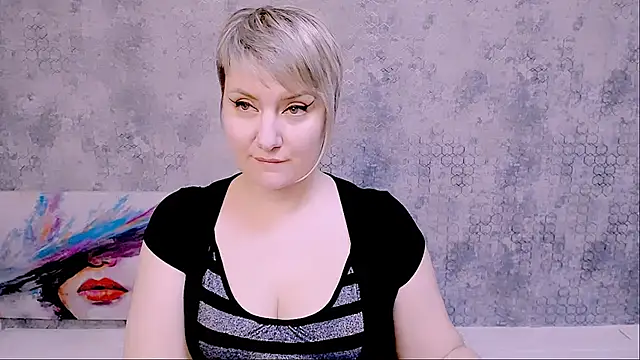Snapshot of Djullia chatting on 02-07-25, 06:03 Djullia online show from 02-07-25, 06:03