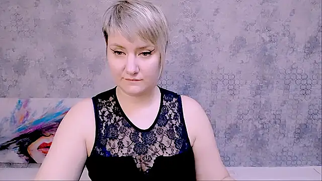 Snapshot of Djullia chatting on 02-08-25, 03:31 Djullia online show from 02-08-25, 03:31