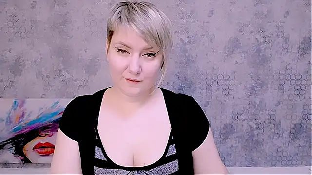 Snapshot of Djullia chatting on 02-13-25, 12:21 Djullia online show from 02-13-25, 12:21