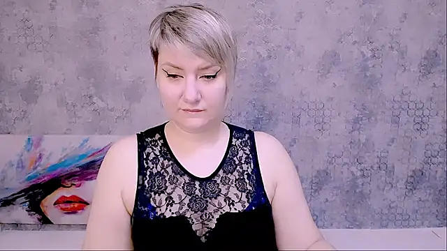 Snapshot of Djullia chatting on 02-14-25, 06:12 Djullia online show from 02-14-25, 06:12