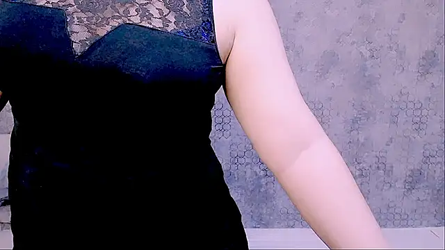 Snapshot of Djullia chatting on 02-14-25, 09:13 Djullia online show from 02-14-25, 09:13