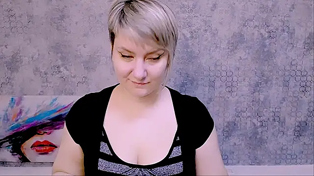Snapshot of Djullia chatting on 02-16-25, 06:10 Djullia online show from 02-16-25, 06:10