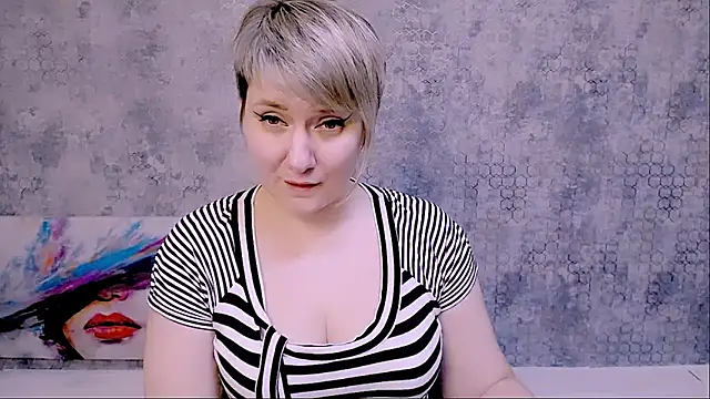 Snapshot of Djullia chatting on 02-17-25, 03:31 Djullia online show from 02-17-25, 03:31