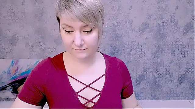 Snapshot of Djullia chatting on 02-19-25, 01:06 Djullia online show from 02-19-25, 01:06