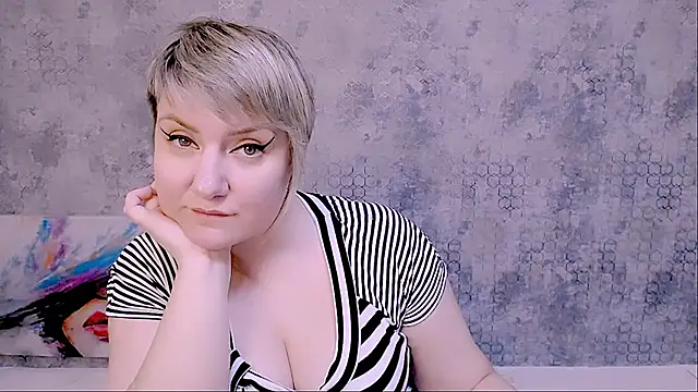 Snapshot of Djullia chatting on 03-15-25, 12:24 Djullia online show from 03-15-25, 12:24