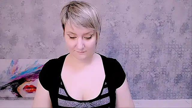 Snapshot of Djullia chatting on 03-17-25, 12:14 Djullia online show from 03-17-25, 12:14