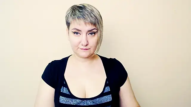 Snapshot of Djullia chatting on 10-10-25, 06:45 Djullia online show from 10-10-25, 06:45