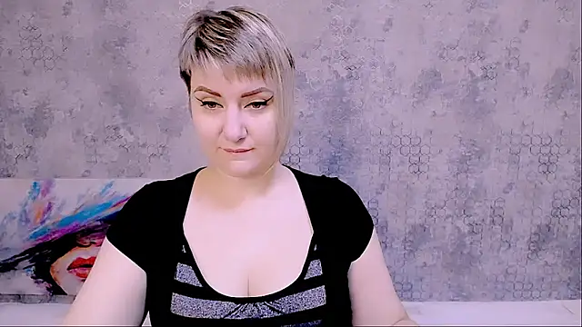 Snapshot of Djullia chatting on 10-18-25, 05:10 Djullia online show from 10-18-25, 05:10