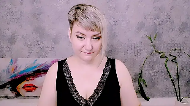 Snapshot of Djullia chatting on 07-04-26, 05:13 Djullia online show from 07-04-26, 05:13
