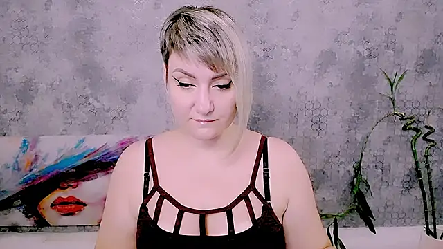 Snapshot of Djullia chatting on 07-27-26, 06:09 Djullia online show from 07-27-26, 06:09