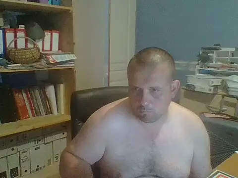 manubm03 online show from 05-26-26, 10:33