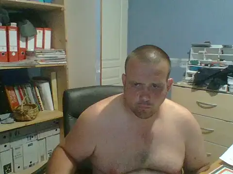 manubm03 online show from 07-19-26, 04:54