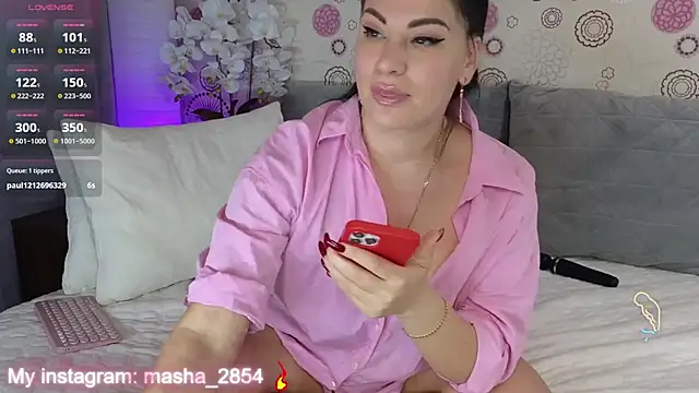 Snapshot of Madelynn chatting on 03-18-25, 04:37 Madelynn online show from 03-18-25, 04:37