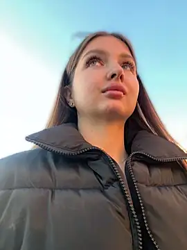 KrisMagnoly online show from 09-28-25, 03:17