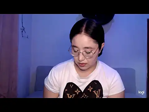 Snapshot of YummymeowW chatting on 07-12-26, 01:29 YummymeowW online show from 07-12-26, 01:29