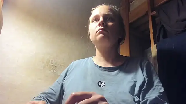 Snapshot of FrumCake chatting on 12-25-24, 12:27 FrumCake online show from 12-25-24, 12:27