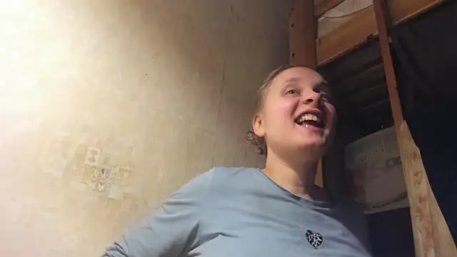 Snapshot of FrumCake chatting on 12-30-24, 12:32 FrumCake online show from 12-30-24, 12:32