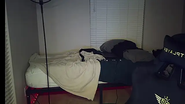 Snapshot of doloresman chatting on 03-10-26, 07:35 doloresman online show from 03-10-26, 07:35