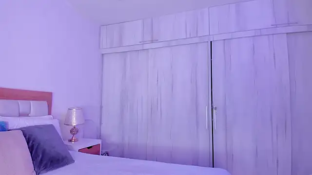 mia hank online show from 10-31-25, 10:05