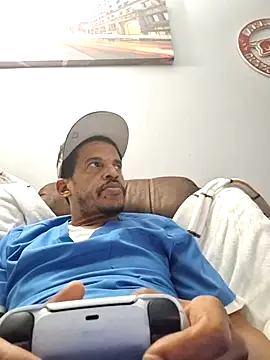 Snapshot of Fonzarelli chatting on 01-29-25, 06:43 Fonzarelli online show from 01-29-25, 06:43