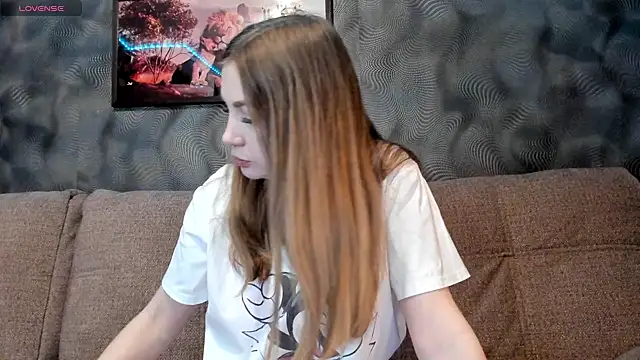 Snapshot of CassieMils chatting on 02-28-25, 02:31 CassieMils online show from 02-28-25, 02:31