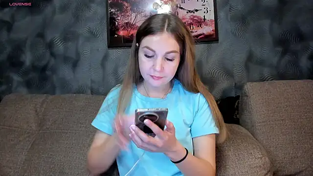 Snapshot of CassieMils chatting on 11-05-25, 04:18 CassieMils online show from 11-05-25, 04:18