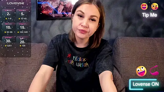 Snapshot of CassieMils chatting on 06-19-26, 07:28 CassieMils online show from 06-19-26, 07:28