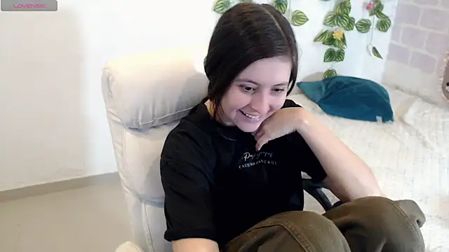 Snapshot of tania_sweet__ chatting on 10-19-25, 12:06 tania sweet online show from 10-19-25, 12:06