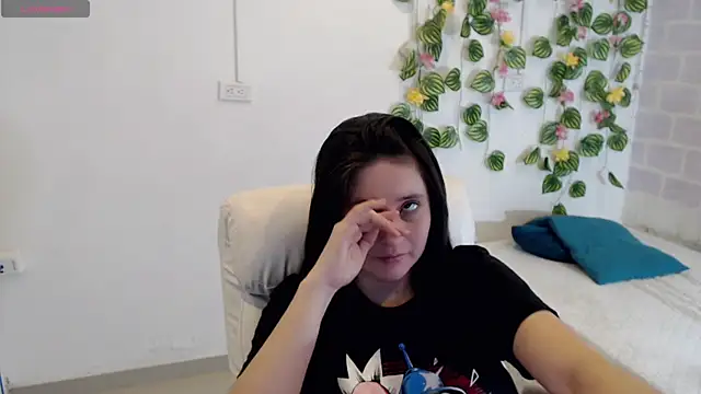 Snapshot of tania_sweet__ chatting on 12-17-25, 04:13 tania sweet online show from 12-17-25, 04:13