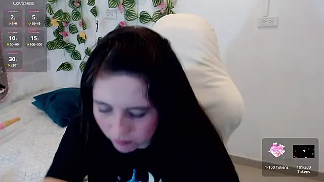 Snapshot of tania_sweet__ chatting on 03-18-26, 06:55 tania sweet online show from 03-18-26, 06:55