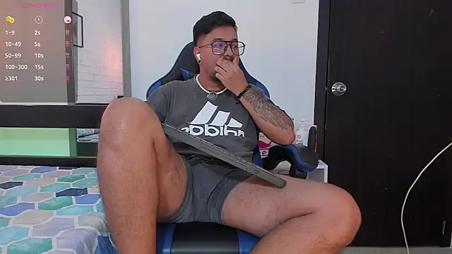 DaviidEvans  online show from 10-13-25, 10:04