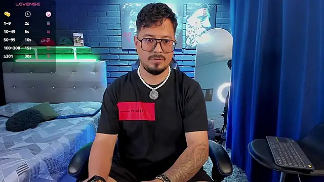 DaviidEvans  online show from 07-04-26, 07:42