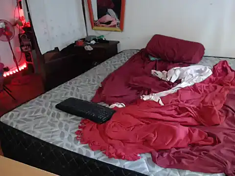 Snapshot of deftoolceles chatting on 11-04-25, 09:14 deftoolceles online show from 11-04-25, 09:14