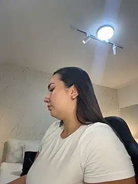Snapshot of ava_blue chatting on 06-19-26, 07:06 ava blue online show from 06-19-26, 07:06