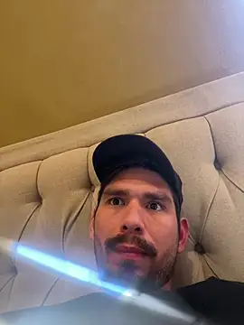 Snapshot of Tomthelong chatting on 03-12-25, 09:56 Tomthelong online show from 03-12-25, 09:56