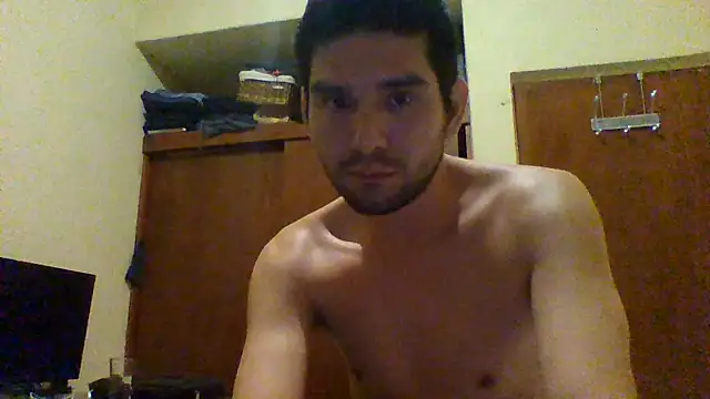 Snapshot of Tomthelong chatting on 10-31-25, 11:55 Tomthelong online show from 10-31-25, 11:55