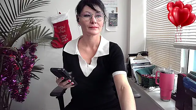 Snapshot of City_Kat chatting on 12-15-25, 04:11 City Kat online show from 12-15-25, 04:11
