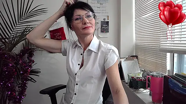 Snapshot of City_Kat chatting on 12-17-25, 05:30 City Kat online show from 12-17-25, 05:30