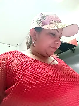 Snapshot of Alyona21 chatting on 12-16-24, 11:39 Alyona21 online show from 12-16-24, 11:39