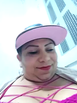 Snapshot of Alyona21 chatting on 12-29-24, 01:13 Alyona21 online show from 12-29-24, 01:13