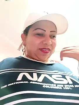 Snapshot of Alyona21 chatting on 01-28-25, 10:23 Alyona21 online show from 01-28-25, 10:23