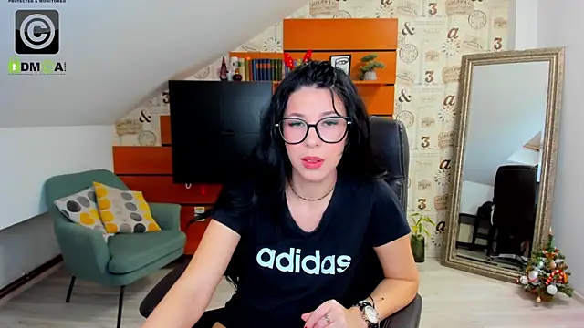 Snapshot of EmillyTaylor chatting on 12-30-24, 07:37 EmillyTaylor online show from 12-30-24, 07:37