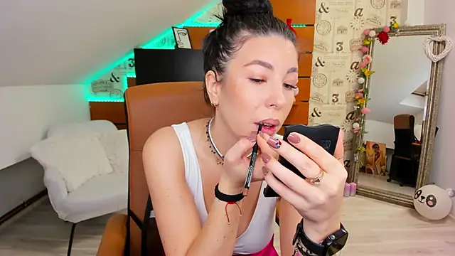 EmillyTaylor online show from 11-11-25, 04:45