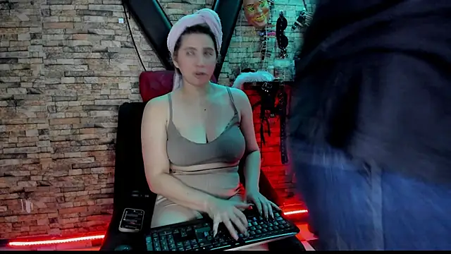 Liltildeman moon online show from 11-26-25, 03:51