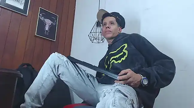 Snapshot of GaboReyes chatting on 12-19-24, 04:56 GaboReyes online show from 12-19-24, 04:56